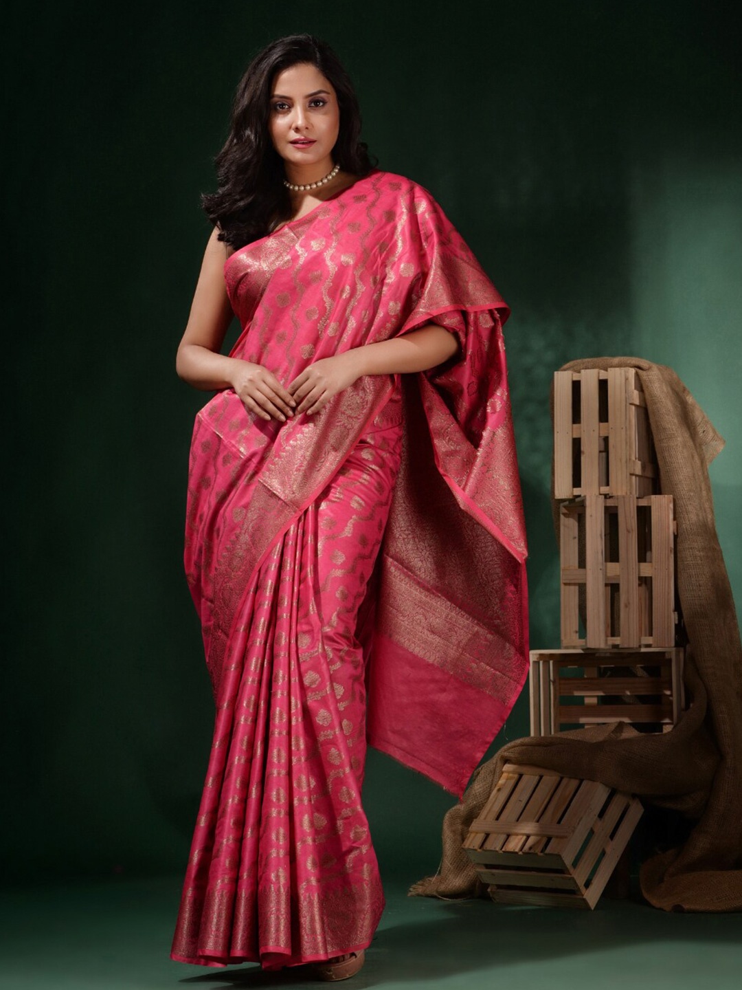

Charukriti Ethnic Motifs Woven Design Zari Saree, Pink