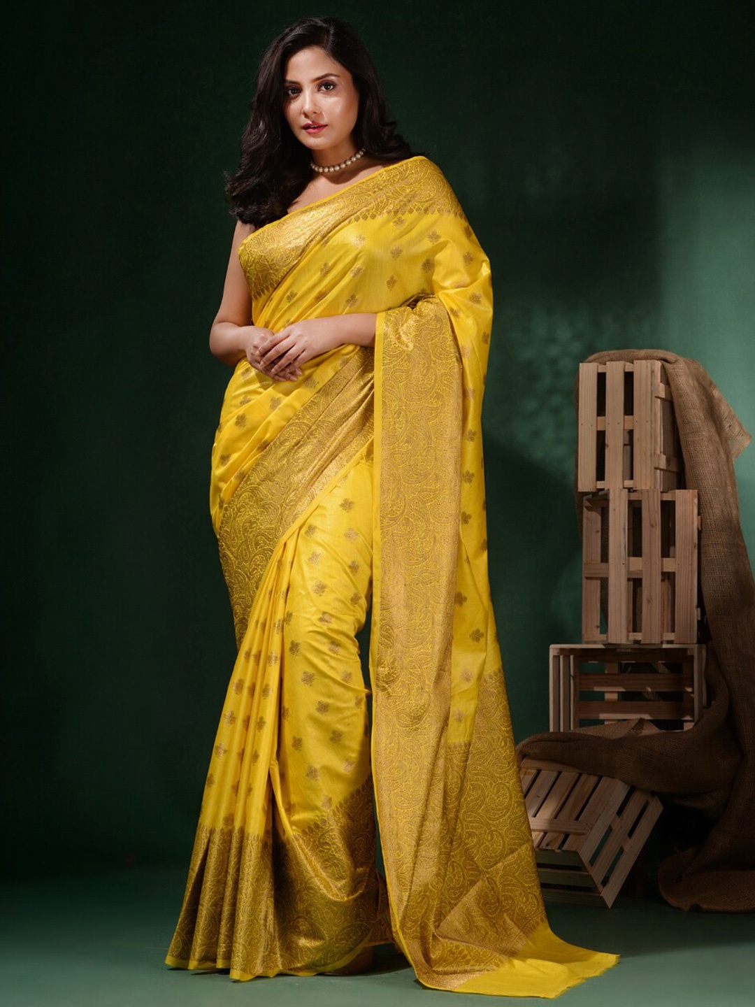 

Charukriti Ethnic Motif Woven Design Zari Saree, Yellow