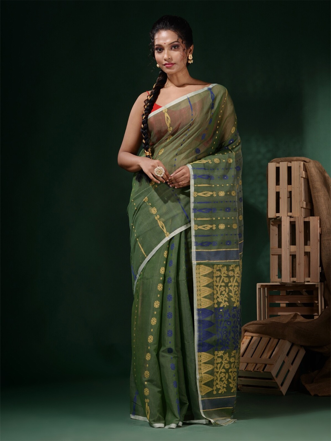 

Charukriti Ethnic Motifs Woven Design Zari Pure Cotton Jamdani Saree, Olive