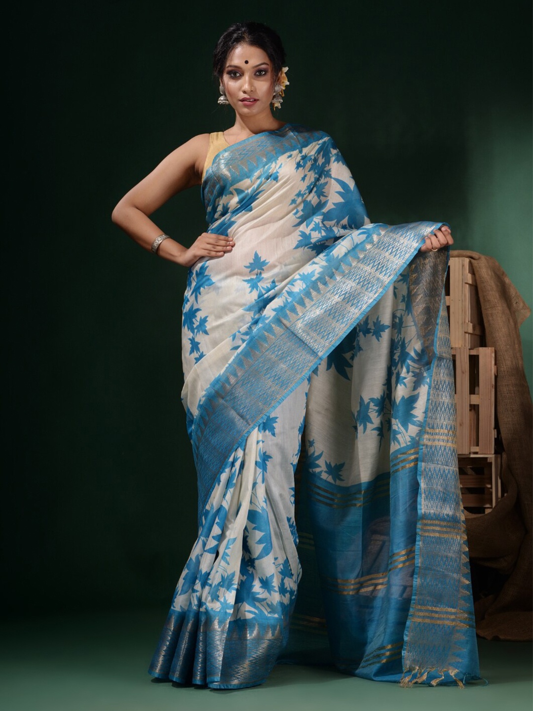 

Charukriti Floral Printed Zari Saree, Beige
