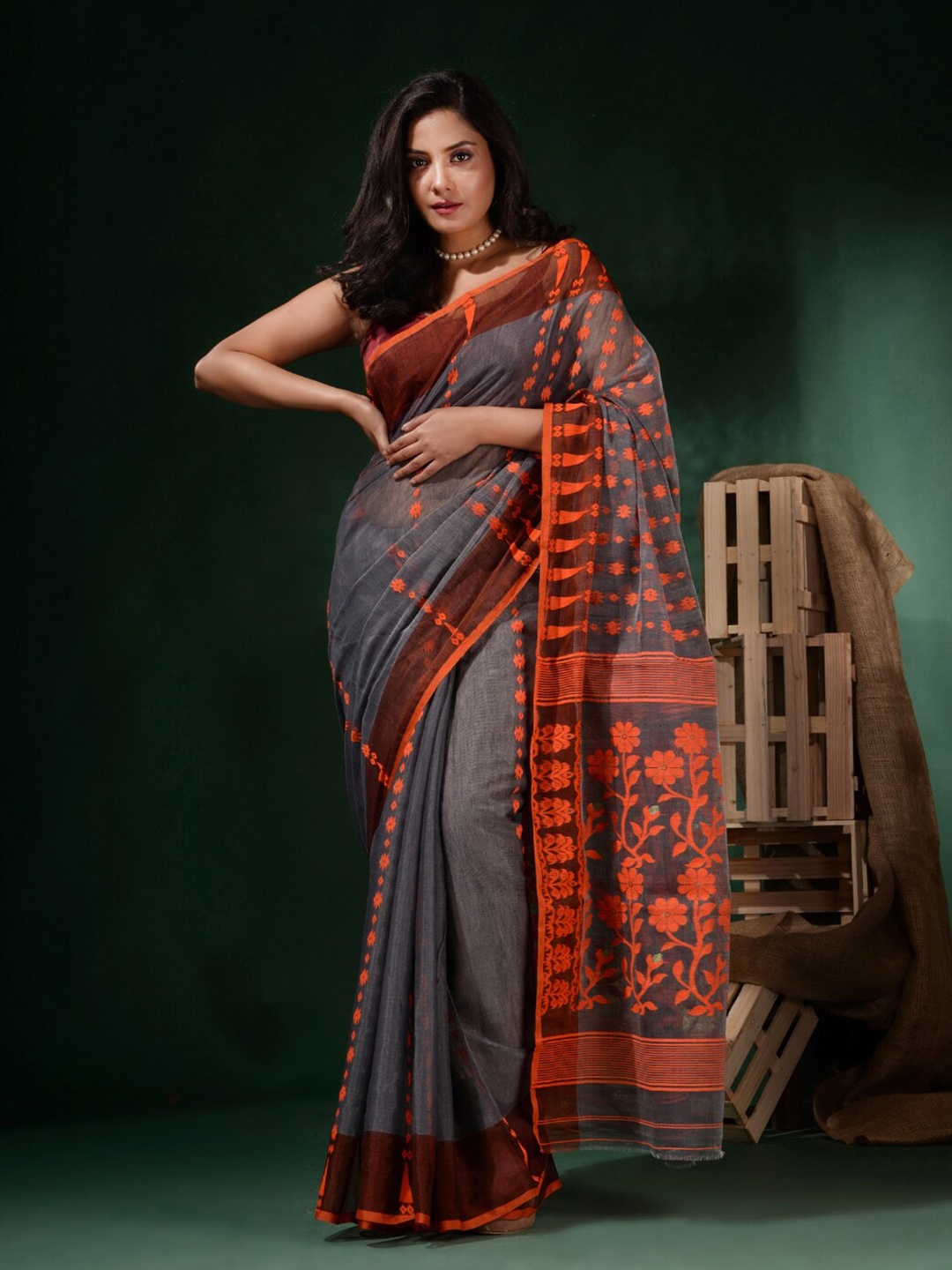 

Charukriti Ethnic Motifs Woven Design Pure Cotton Jamdani Saree, Grey