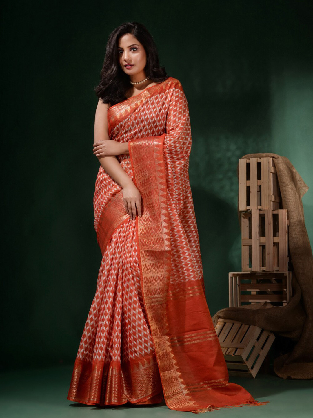 

Charukriti Ethnic Motifs Woven Design Zari Saree, Red