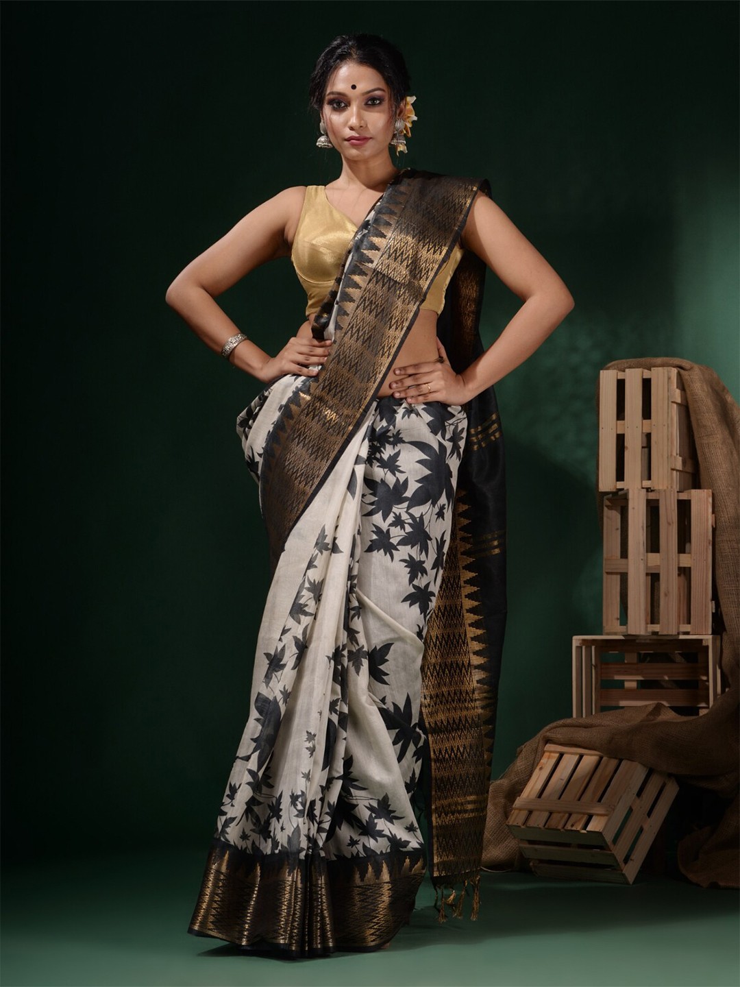 

Charukriti Floral Foliage Printed Zari Saree, White