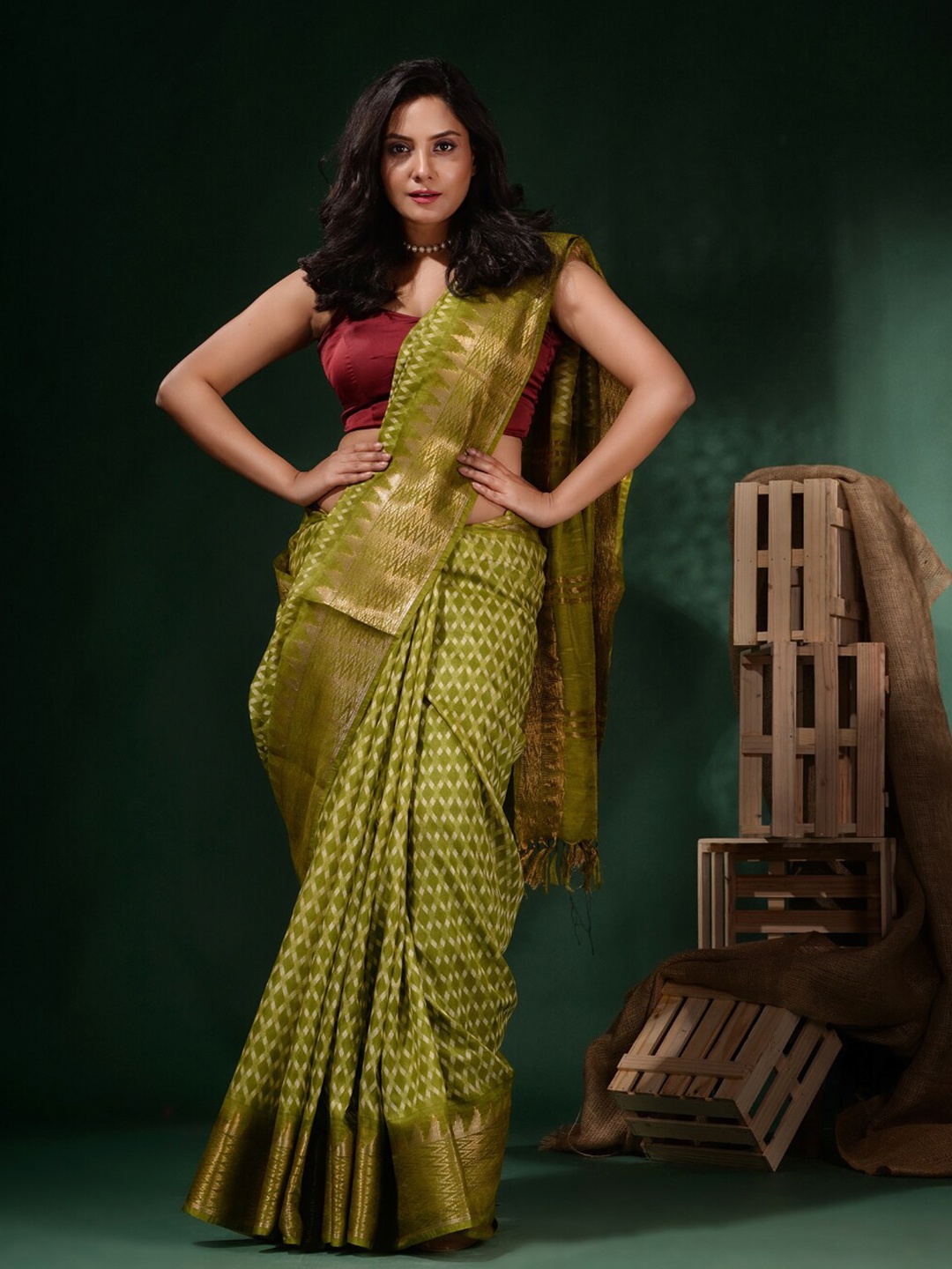 

Charukriti Ethnic Motifs Woven Design Zari Saree, Green