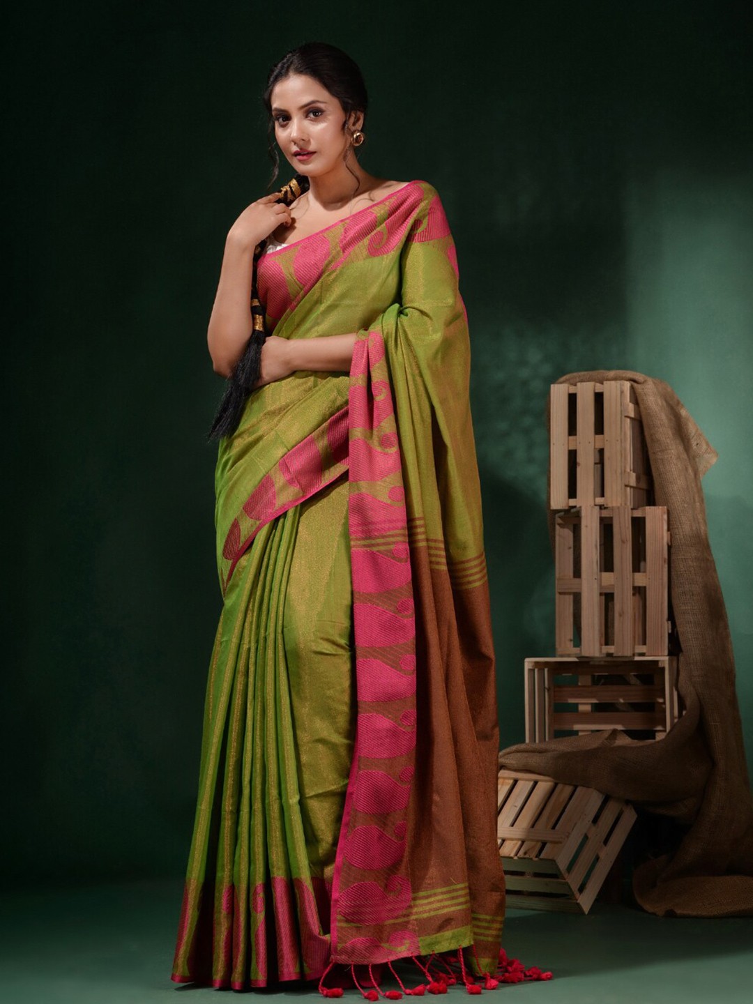 

Charukriti Paisley Woven Design Border Zari Tissue Saree, Green