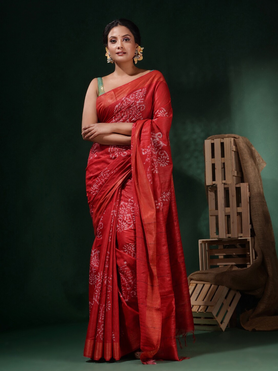 

Charukriti Batik Zari Silk Blend Saree, Red