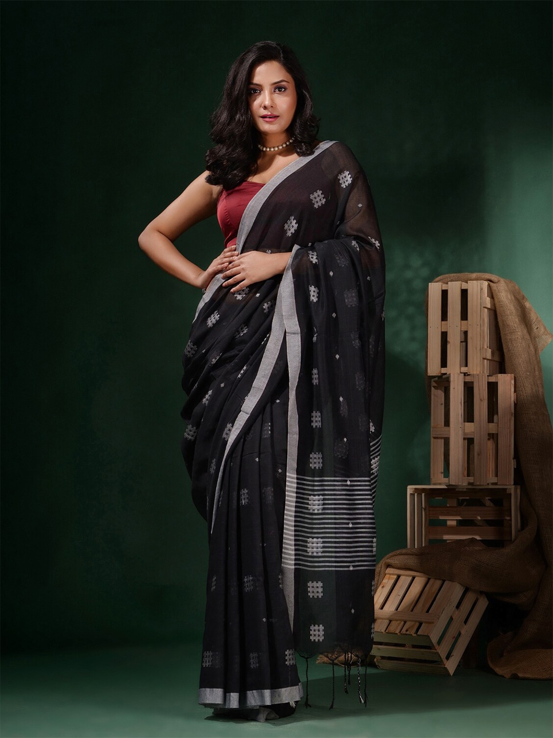 

Charukriti Geometric Woven Design Pure Cotton Saree, Black