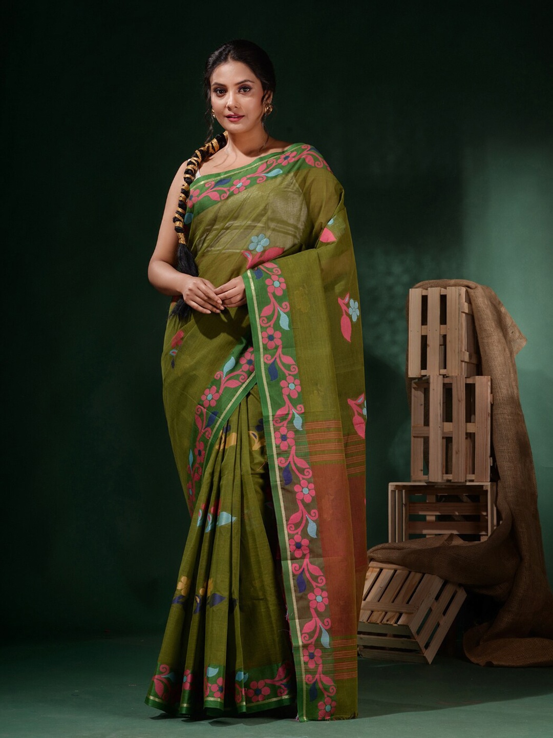 

Charukriti Floral Woven Design Pure Cotton Saree, Olive