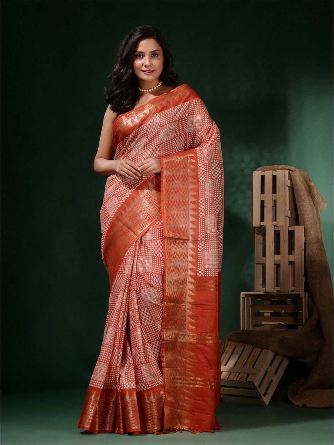 

Charukriti Geometric Block Print Saree, Red