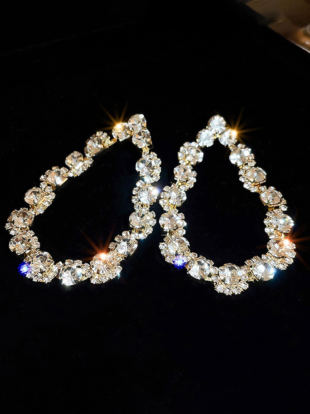 

Bellofox Gold Teardrop Shaped Drop Earrings