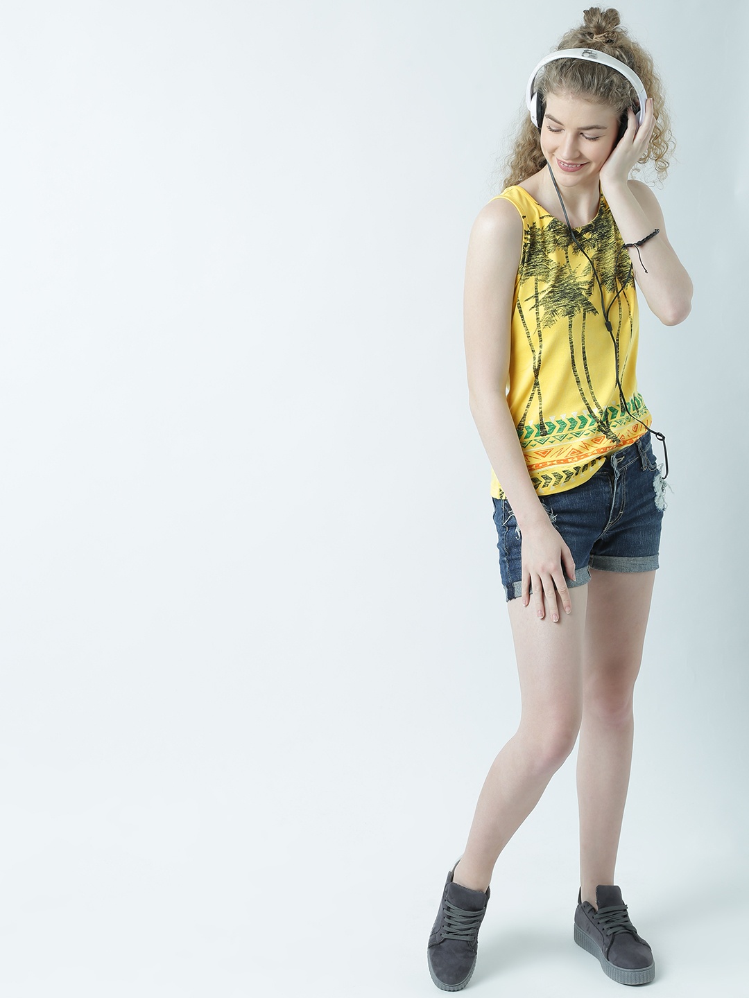 

Huetrap Women Yellow Printed Tank Top