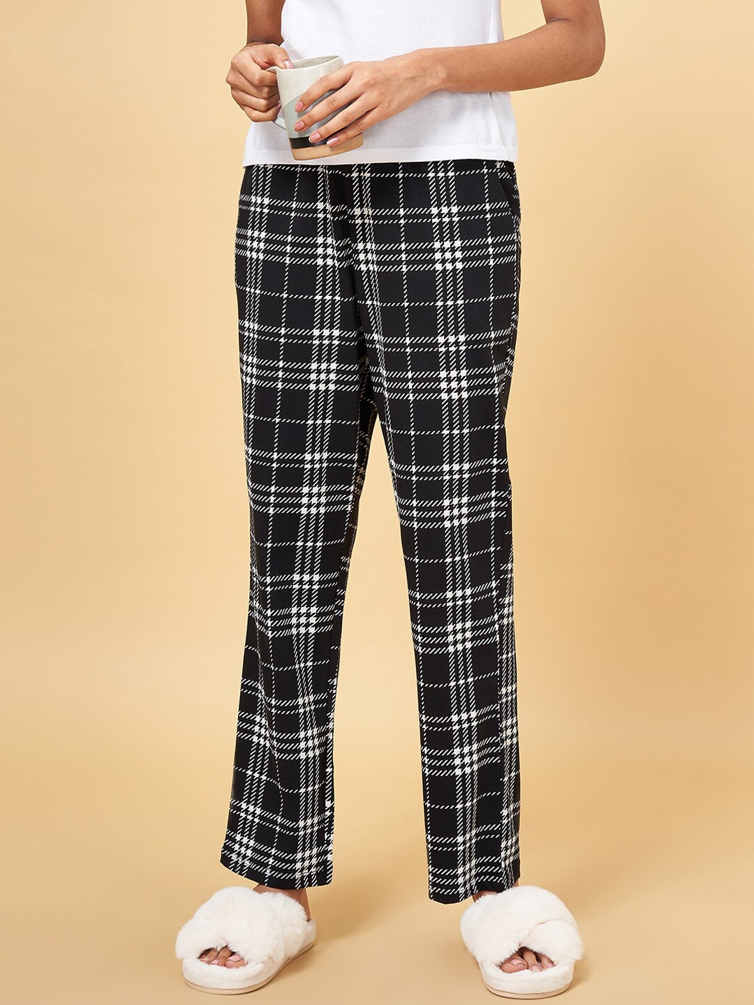 

Dreamz by Pantaloons Women Checked Cotton Lounge Pants, Black