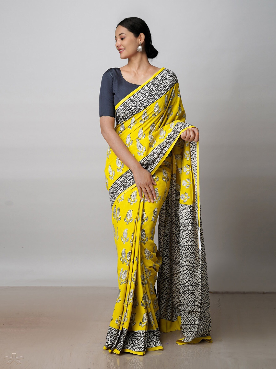 

Unnati Silks Paisley Printed Silk Cotton Bagru Saree, Yellow