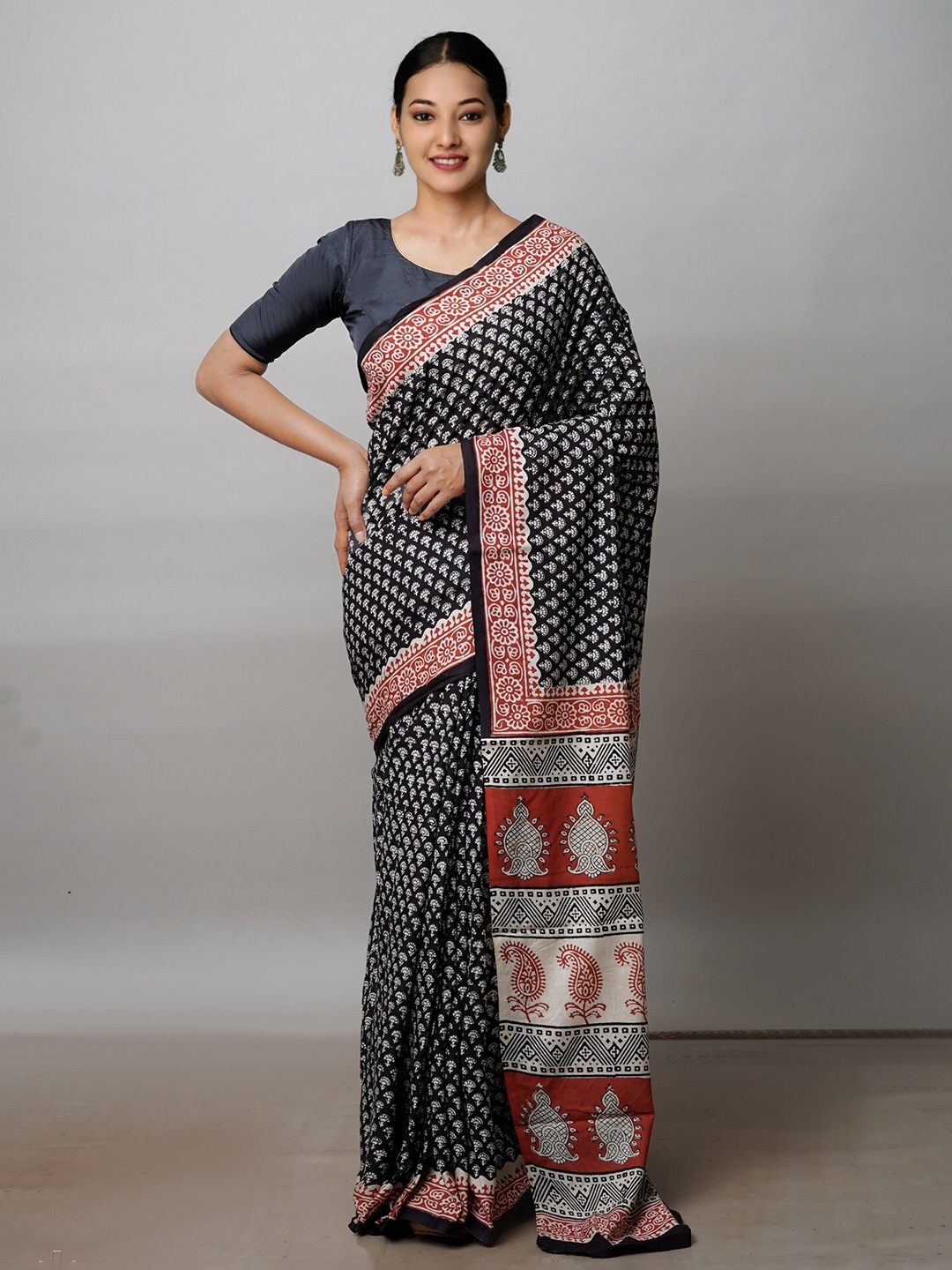 

Unnati Silks Floral Silk Cotton Bagru Saree, Black