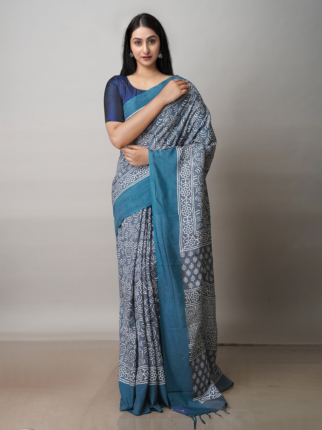 

Unnati Silks Ethnic Motifs Printed Silk Cotton Block Print Saree, Grey