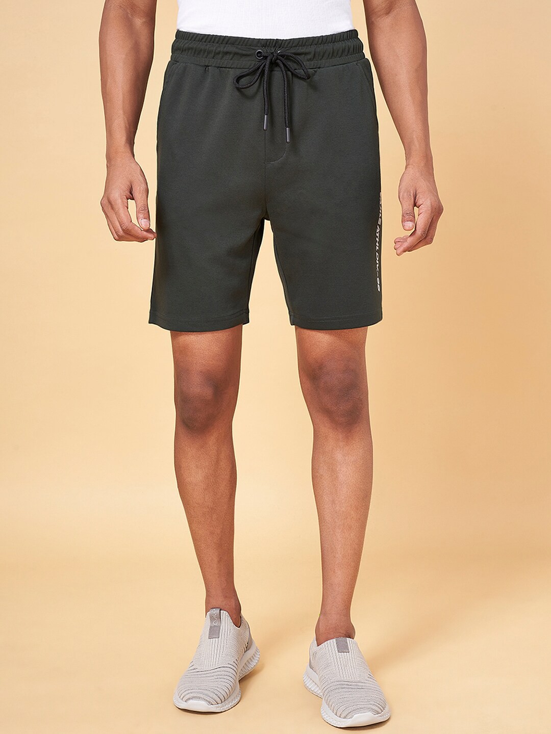 

Ajile by Pantaloons Men Slim Fit Outdoor Sports Shorts, Olive