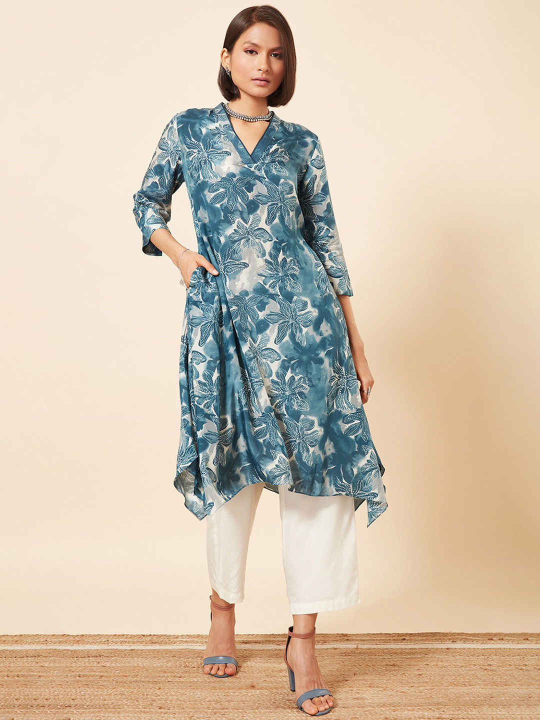 

Marigold Lane Floral Printed Sequinned Kurta, Blue