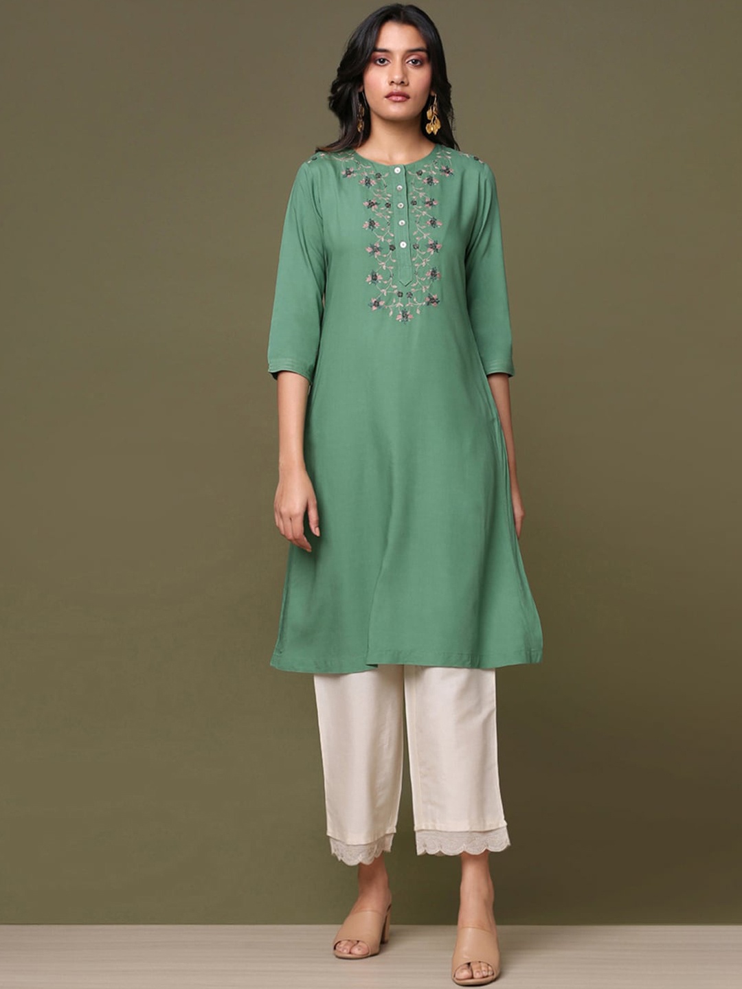 

Marigold Lane Geometric Embroidered Kurta, Green