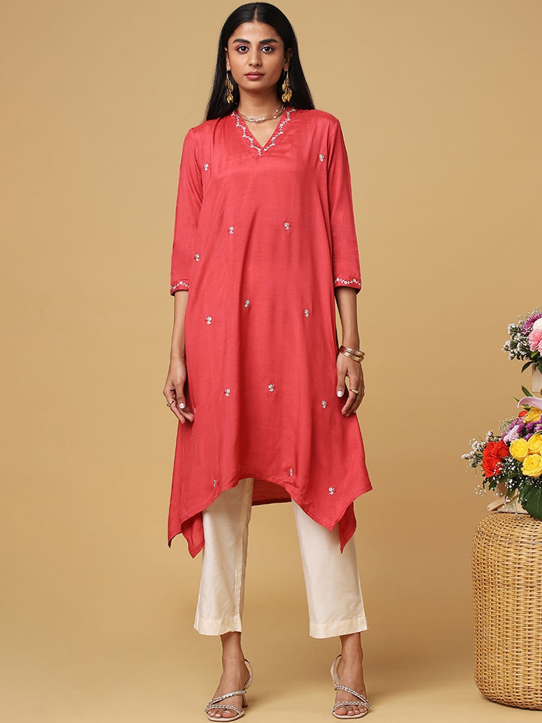 

Marigold Lane Floral Embroidered V-Neck A-Line Silk Kurta, Red