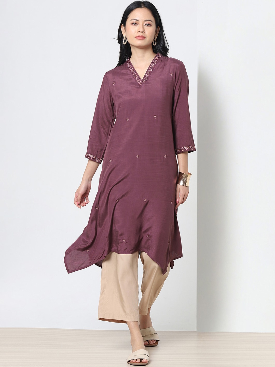 

Marigold Lane Floral Embroidered Thread Work Kurta, Purple