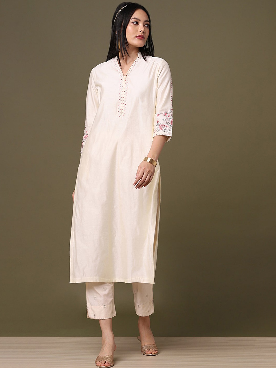 

Marigold Lane Geometric Yoke Design Thread Work Chanderi Silk Kurta, Off white