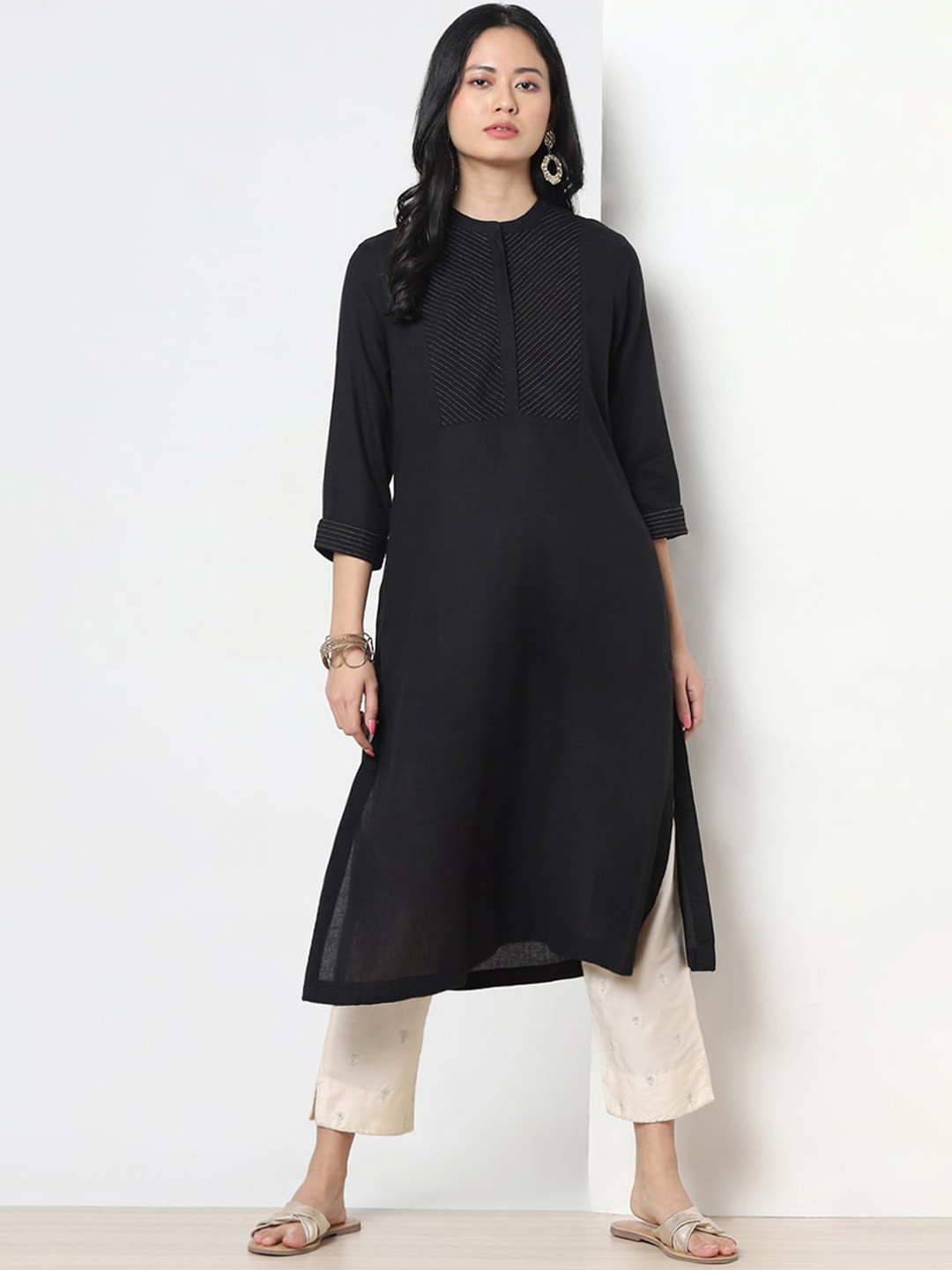 

Marigold Lane Band Neck Thread Work Kurta, Black