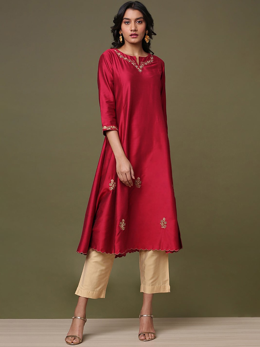 

Marigold Lane Floral Embroidered Notched Neck Zari A-Line Kurta, Red