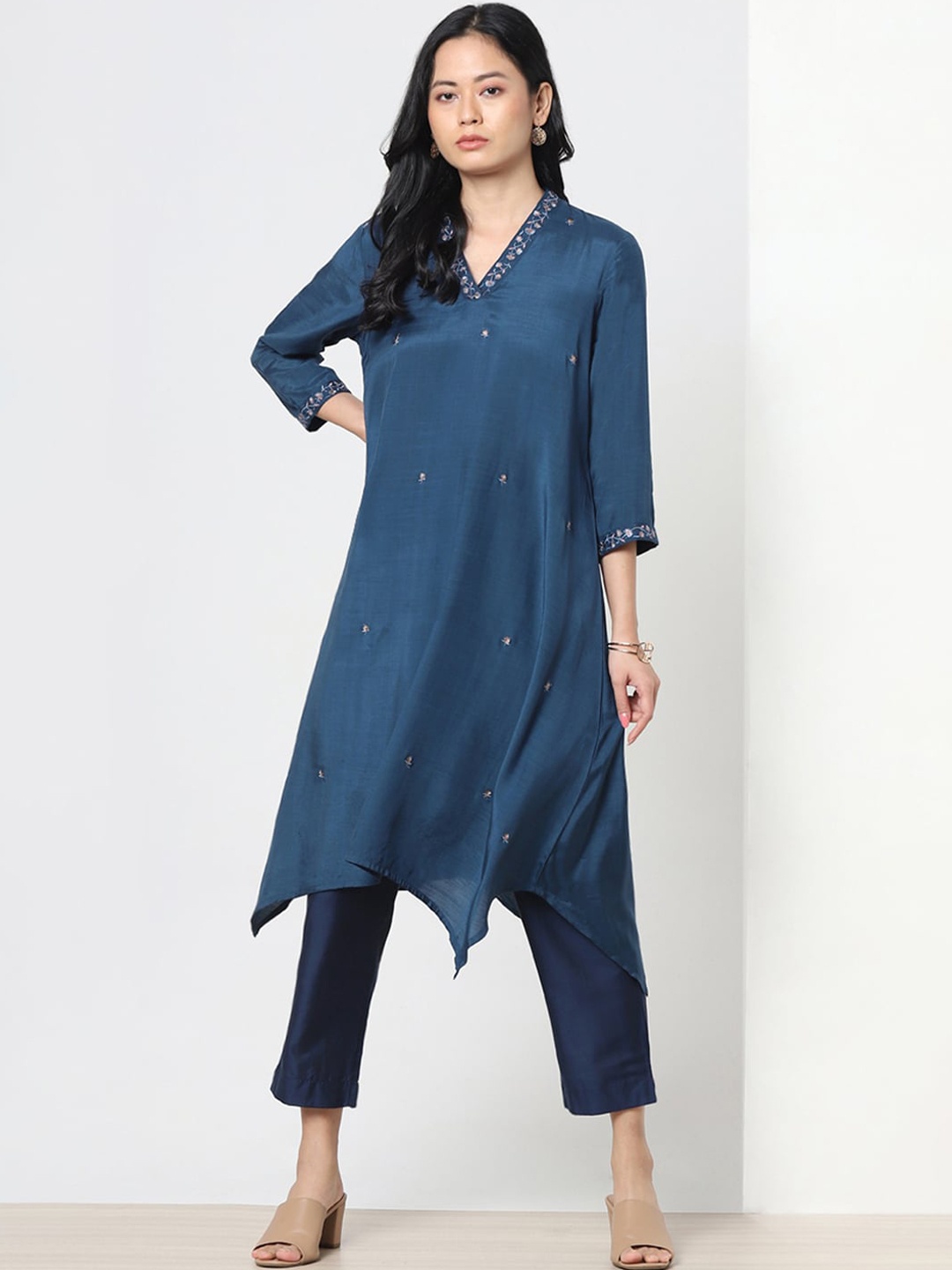 

Marigold Lane Floral Embroidered V-Neck Asymmetric A-Line Kurta, Navy blue