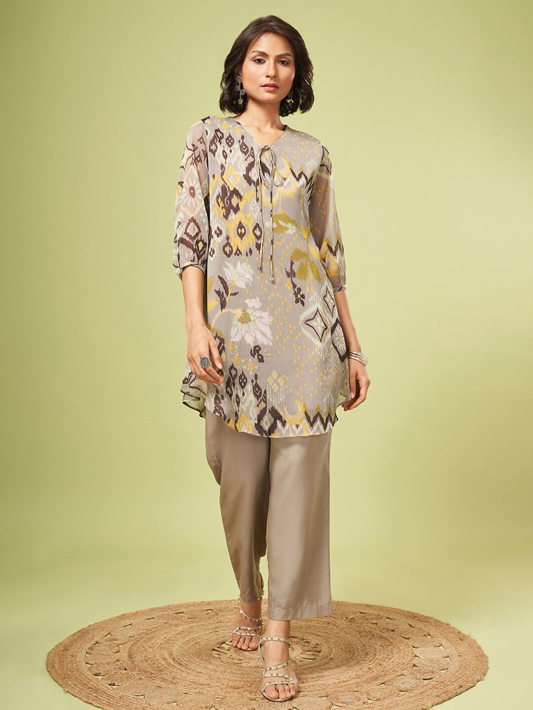 

Marigold Lane Floral Printed Tie- Up Neck Puff Sleeves Chiffon Tunic, Grey