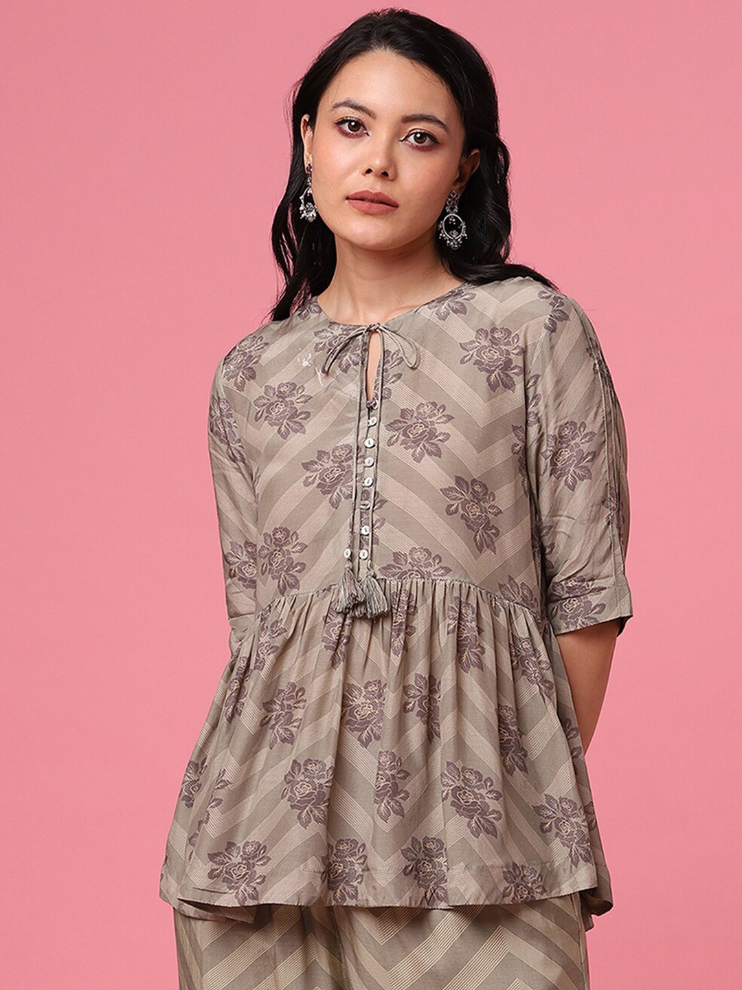 

Marigold Lane Floral Printed Tie-Up Neck A-Line Top, Brown