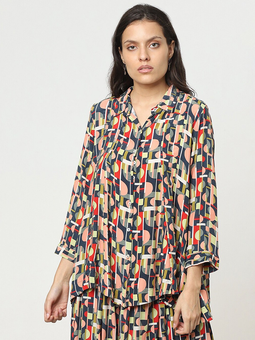 

Marigold Lane Geometric Printed Shirt Style Longline Top, Beige