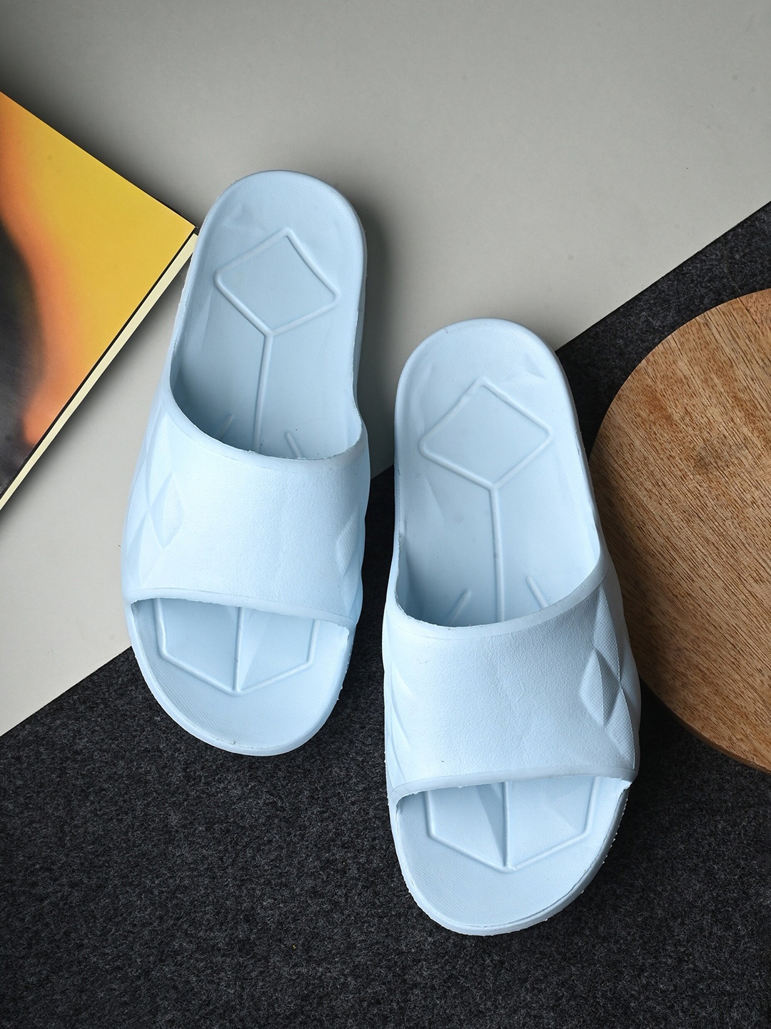 

The Roadster Lifestyle Co. Women Textured Sliders, Blue