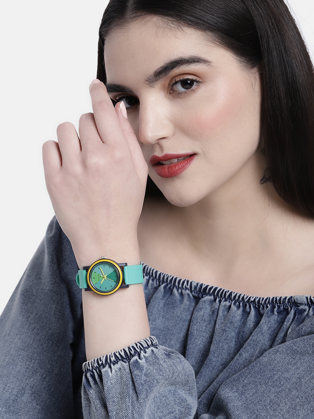 

Sonata Women Colourblocked Analogue Watch 87038PP09W, Green