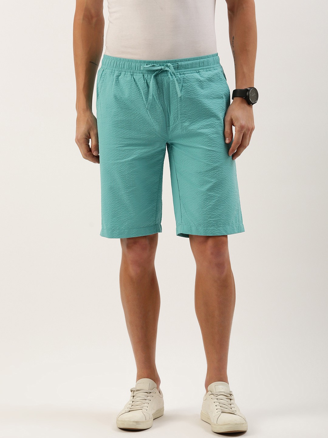 

Bene Kleed Men Self Design Regular Shorts, Green
