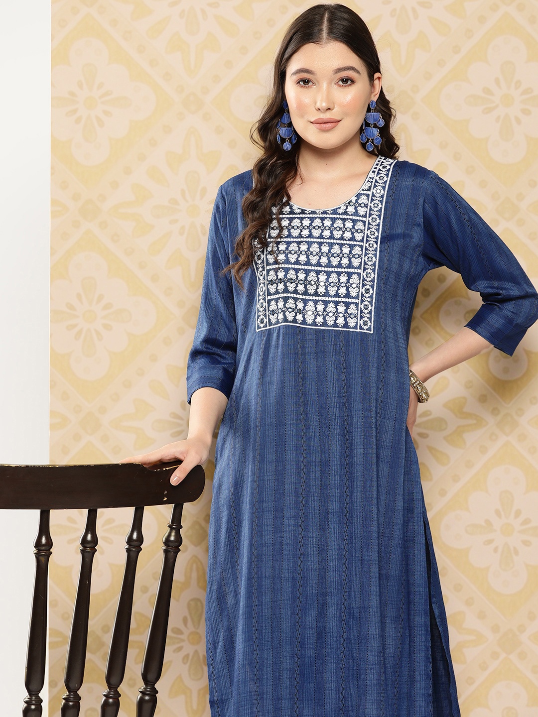 

ZOLA Ethnic Motifs Embroidered Mirror Work Kurta, Navy blue