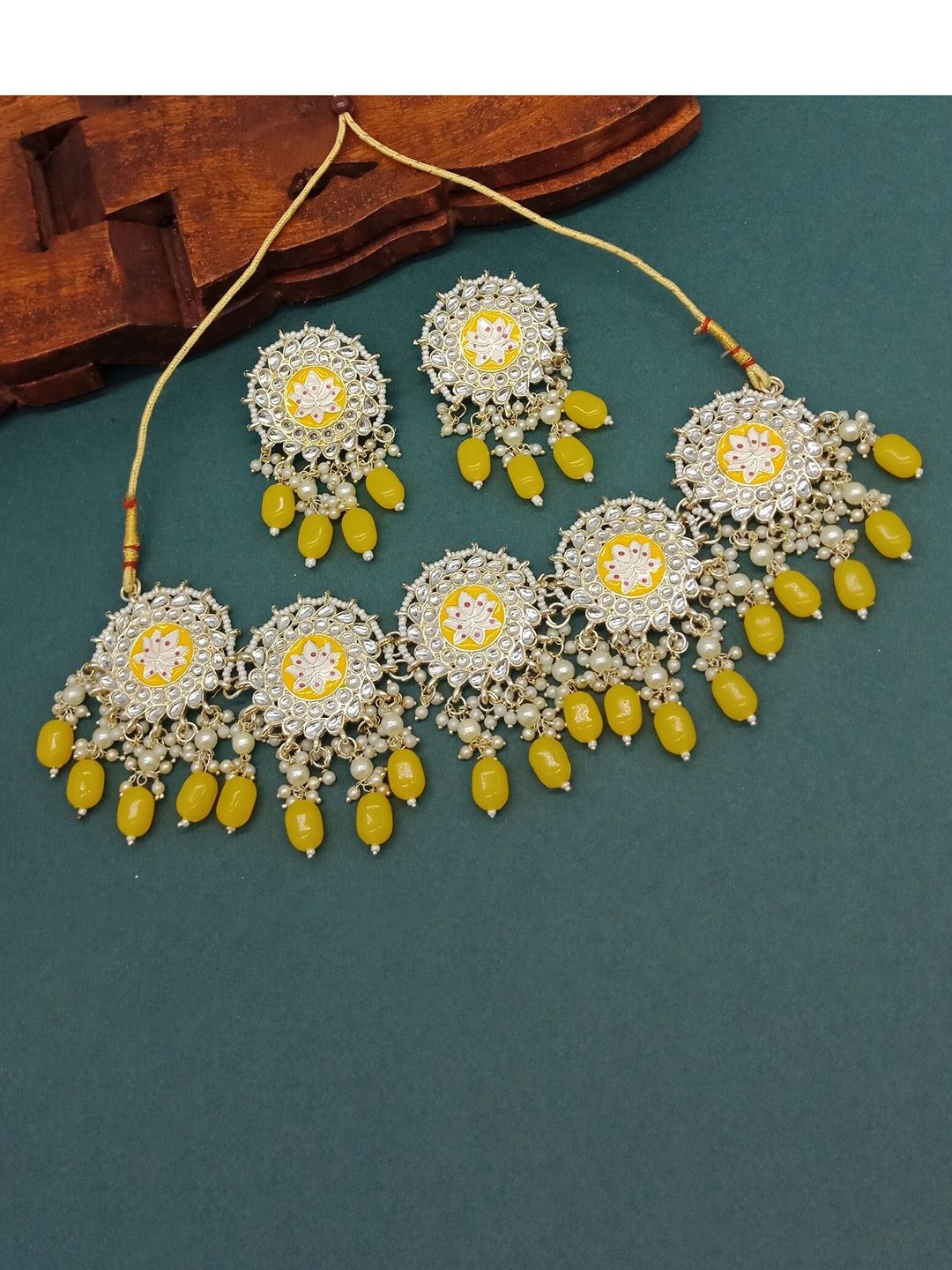 

AASHISH IMITATION Gold-Plated Stone Studded & Beaded Necklace & Earrings