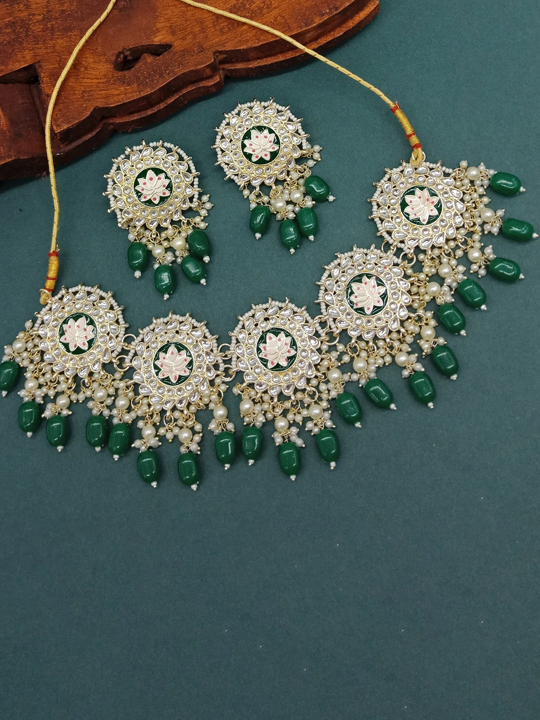 

AASHISH IMITATION Gold-Plated Stone Studded & Beaded Necklace & Earrings