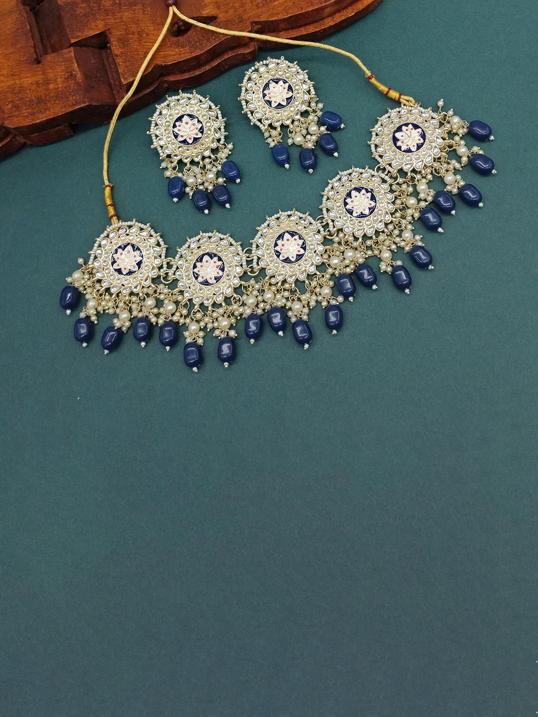 

AASHISH IMITATION Gold-Plated Stone Studded & Beaded Necklace & Earrings