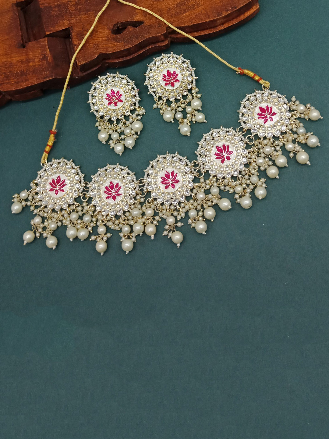 

AASHISH IMITATION Gold-Plated Stone Studded & Beaded Necklace & Earrings