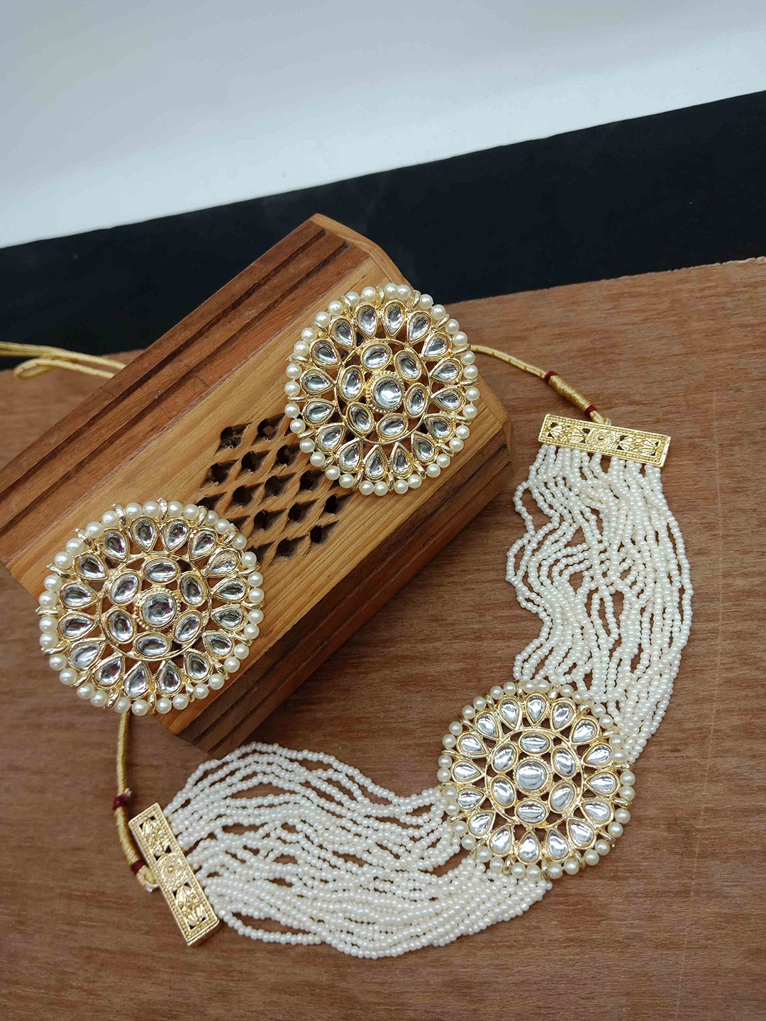 

AASHISH IMITATION Gold-Plated Stone Studded & Beaded Jewellery Set