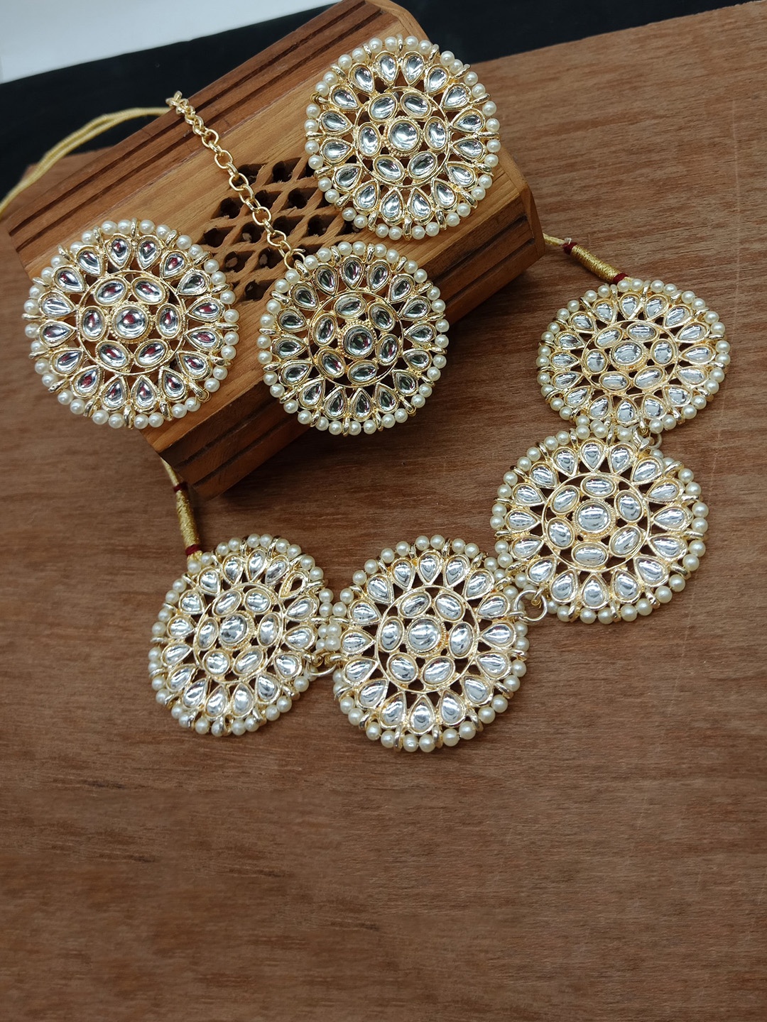 

AASHISH IMITATION Gold-Plated Stone Studded & Beaded Jewellery Set