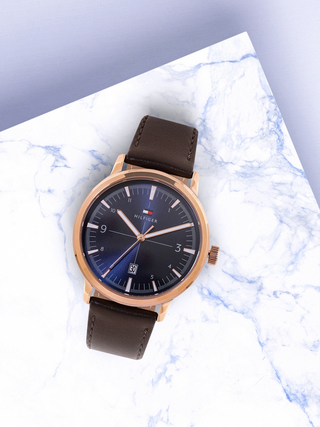 

Tommy Hilfiger Men Leather Analogue Watch TH1710510W, Navy blue
