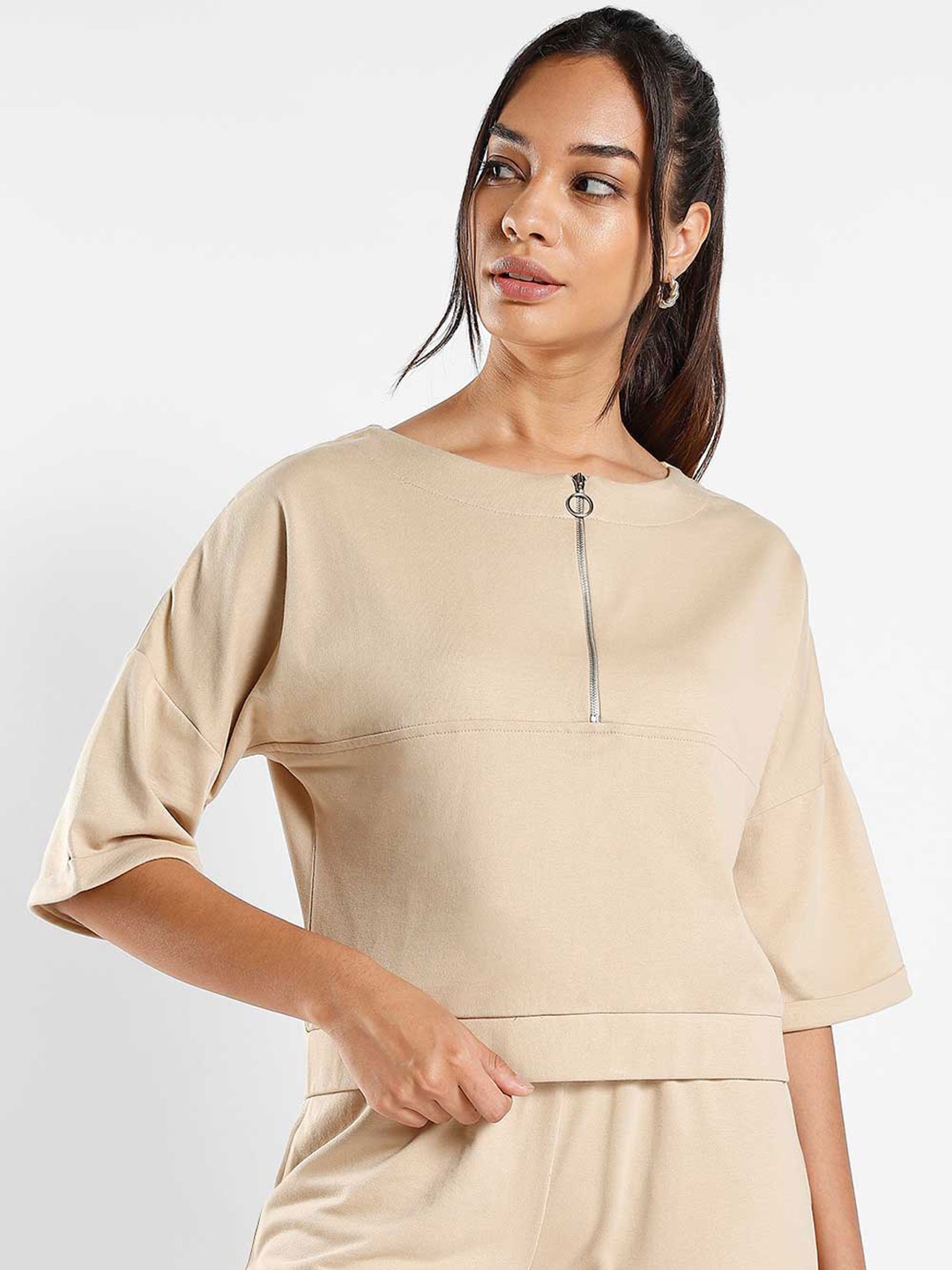 

NOBERO Round Neck Crop T-shirt, Tan