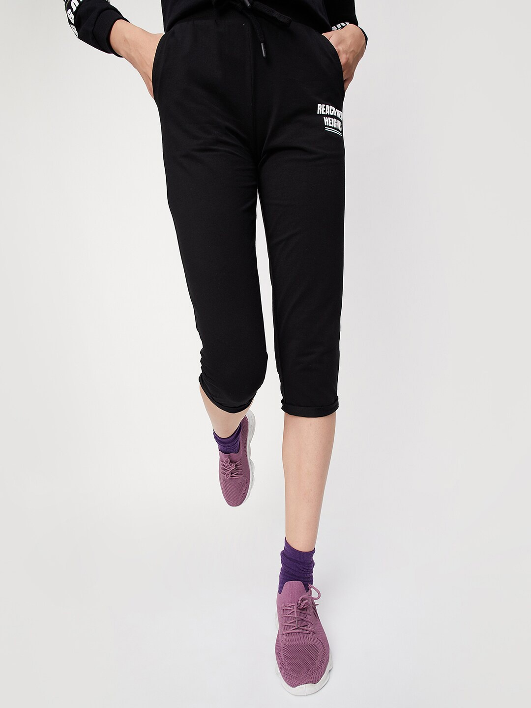 

max Women Mid Rise Sports Capris, Black