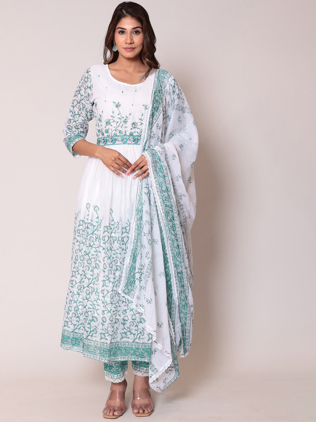 

ZARI Floral Printed Kurta with Trousers, Green