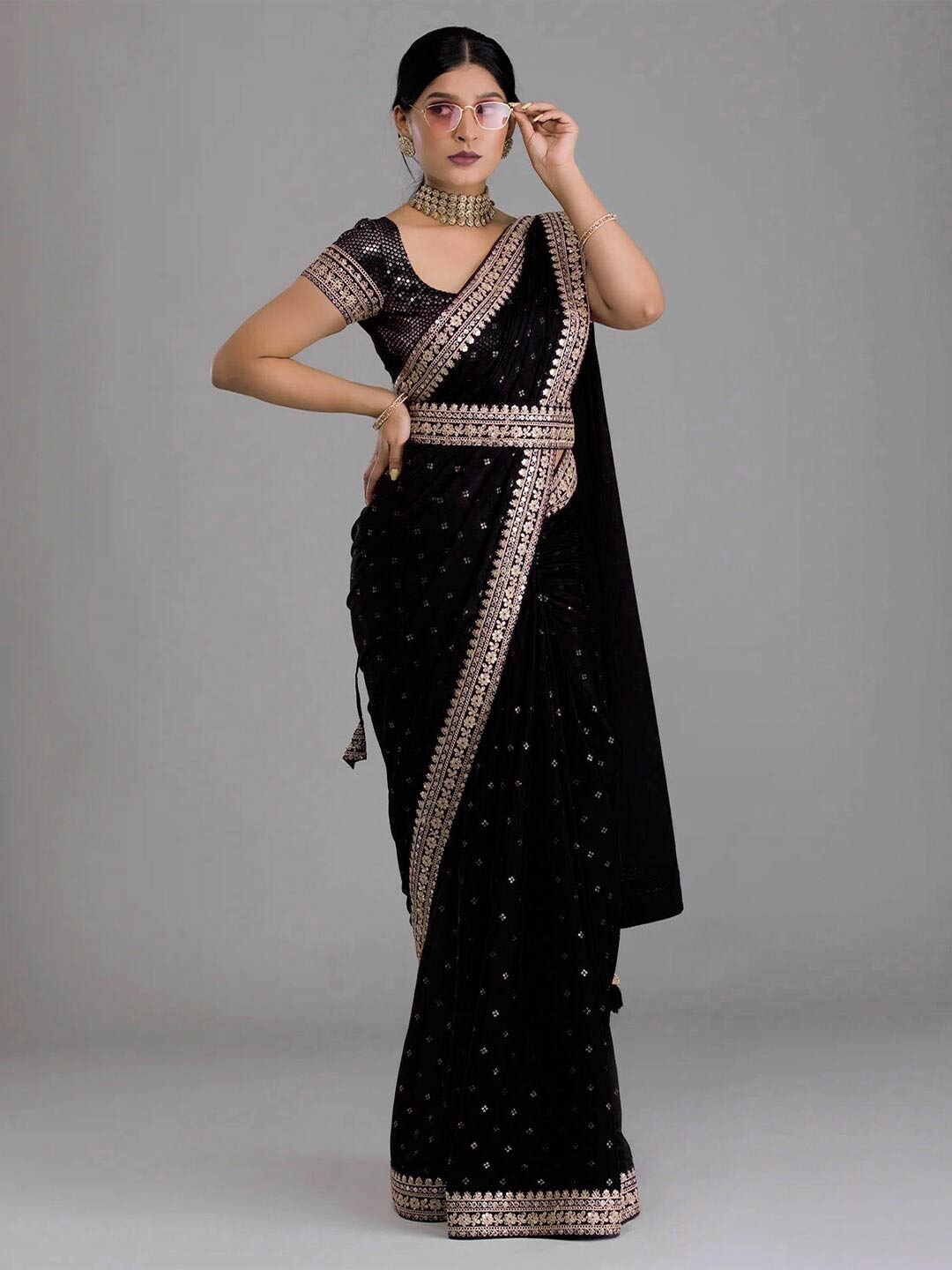 

Mitera Black & Gold-Toned Embellished Sequinned Saree
