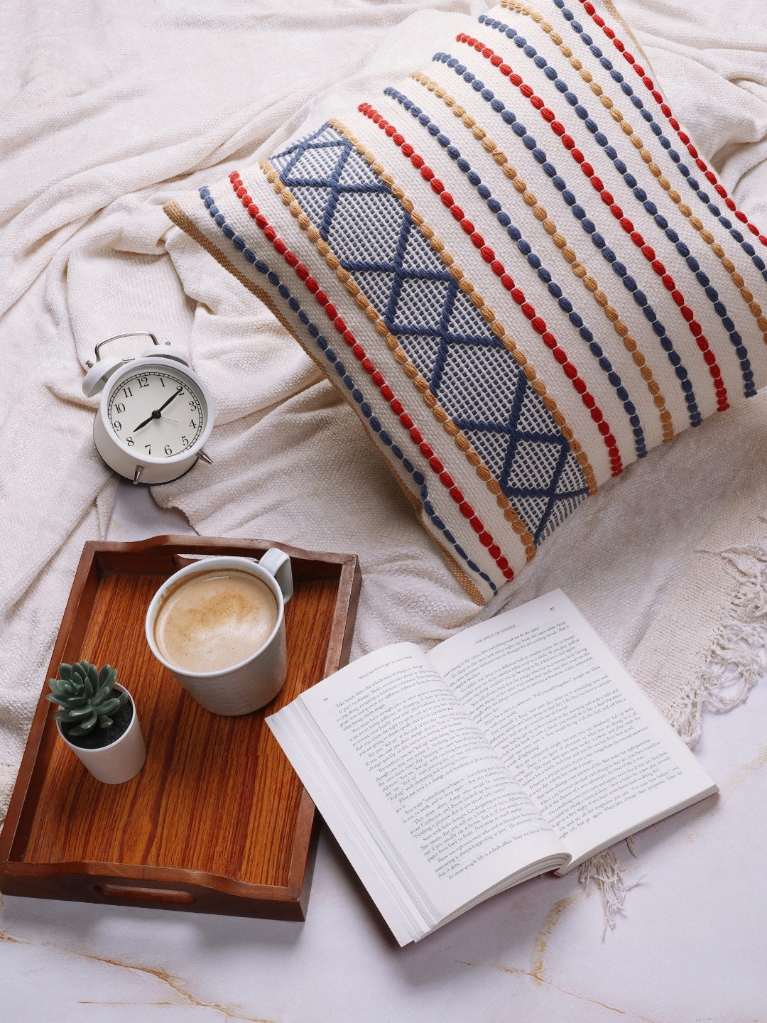 

Spun by Welspun White & Red Geometric Printed Pure Cotton Square Cushion Cover