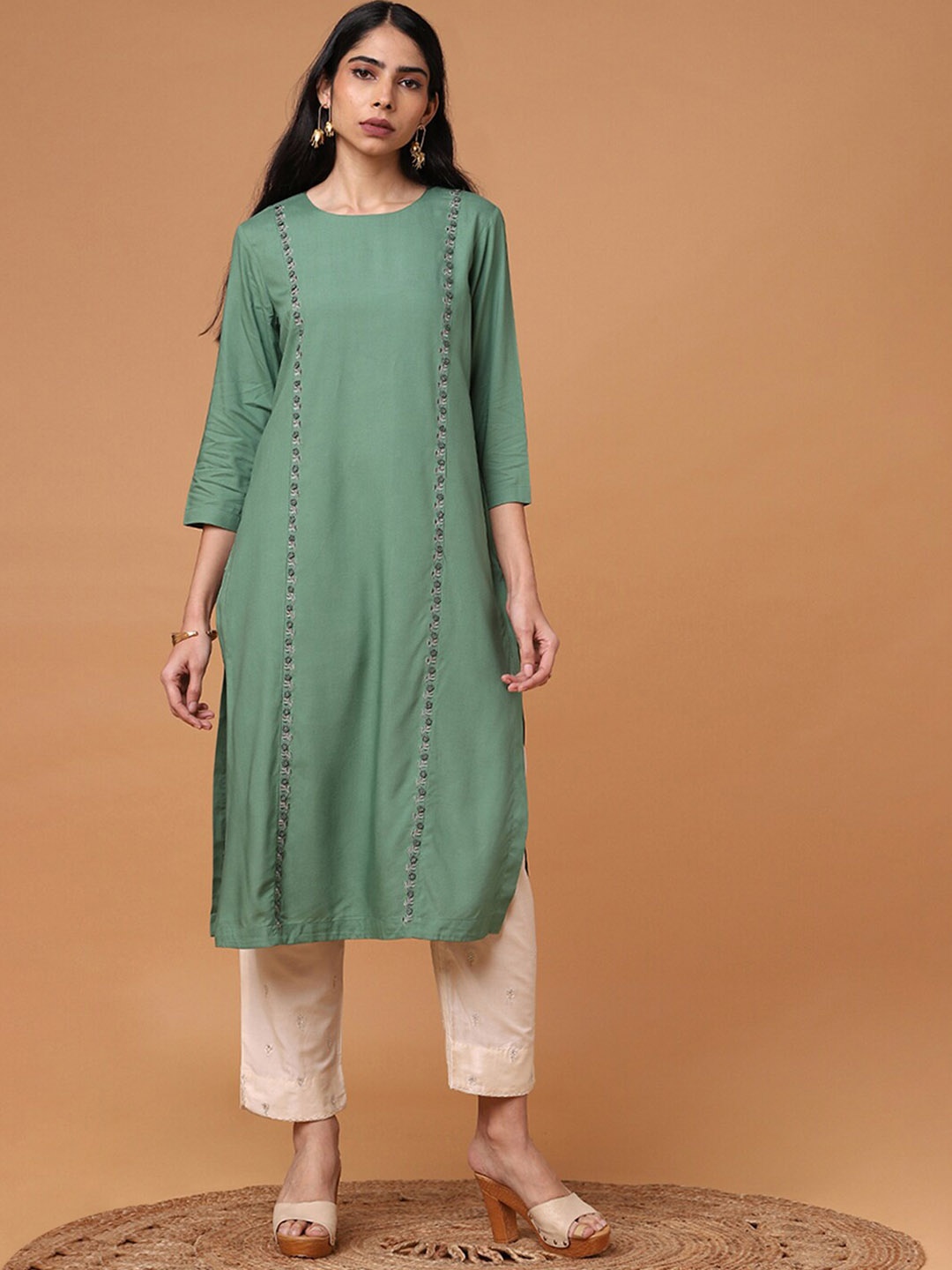 

Marigold Lane Floral Embroidered Panelled Kurta, Green