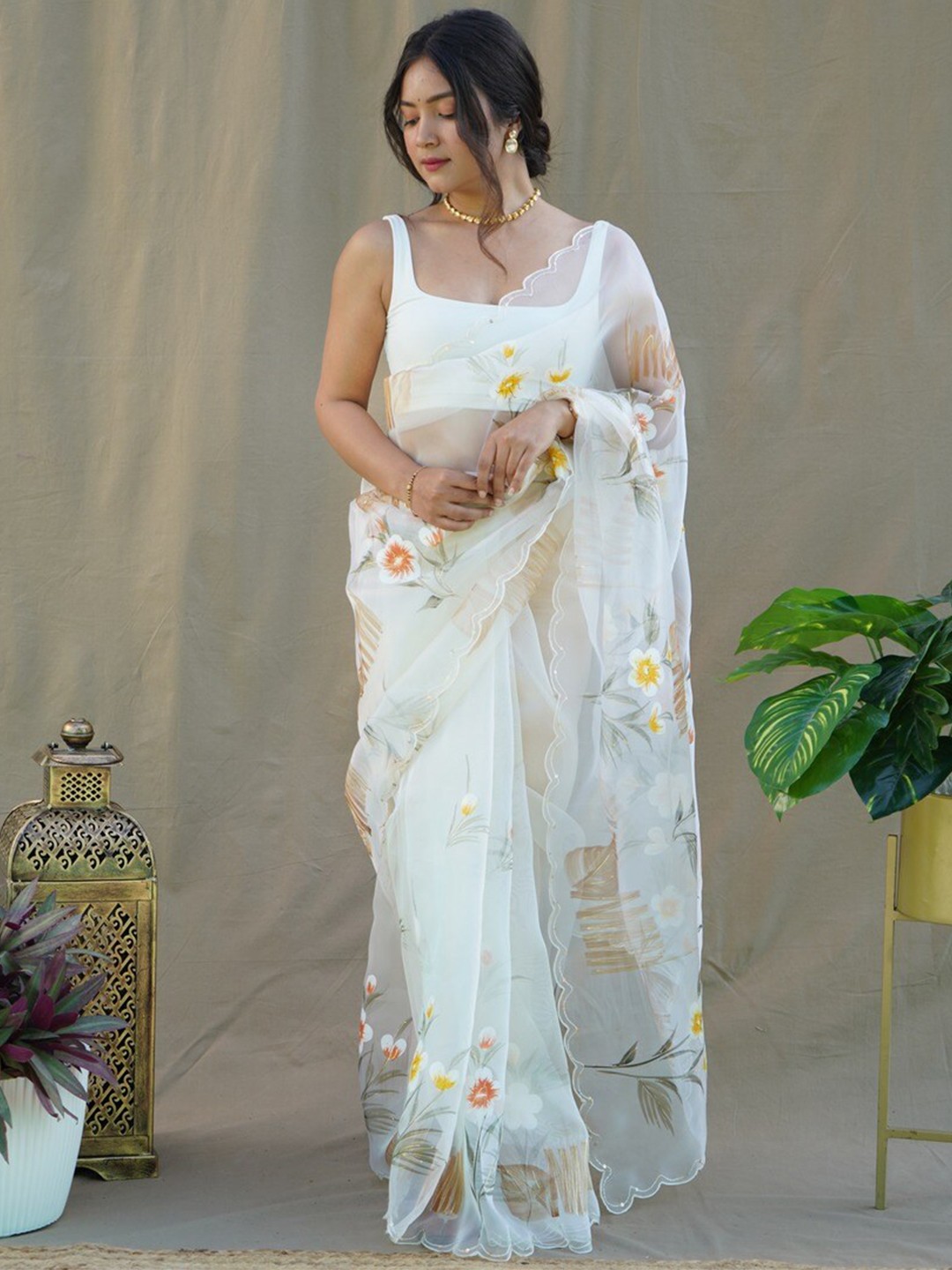 

Atulyam Tex World Floral Sequinned Organza Saree, White