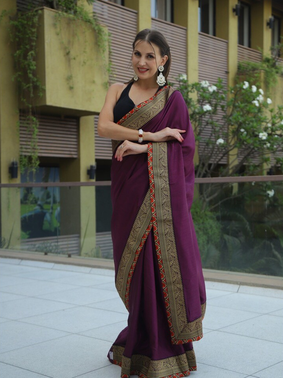

Atulyam Tex World Zari Poly Georgette Saree, Burgundy